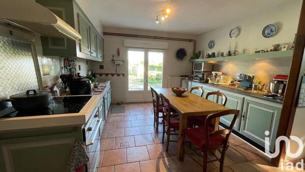 Maison traditionnelle 5 pièces de 160 m² à Cours-de-Pile (24520)