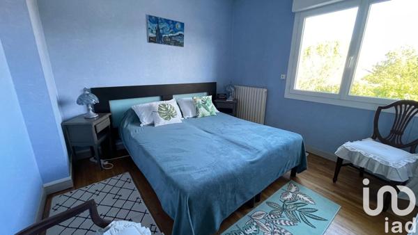 Maison traditionnelle 5 pièces de 160 m² à Cours-de-Pile (24520)