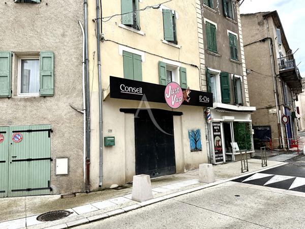 LOCAL COMMERCIAL 24M2 LUMINEUX CENTRE VILLAGE SURPLOMBANT LA PLACE VINON SUR VERDON