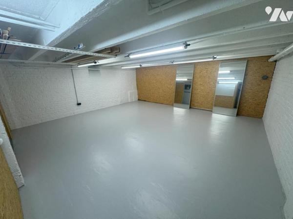 IMMEUBLE A USAGE MIXTE (Commerce et habitation) entièrement rénové à CAMBRAI en centre ville.