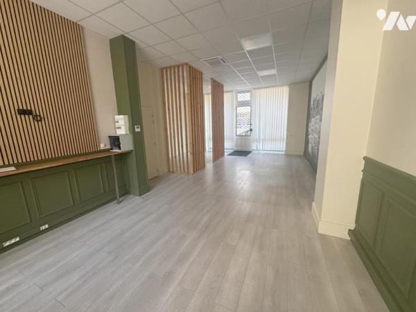 IMMEUBLE A USAGE MIXTE (Commerce et habitation) entièrement rénové à CAMBRAI en centre ville.