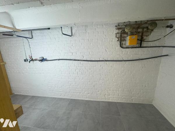 IMMEUBLE A USAGE MIXTE (Commerce et habitation) entièrement rénové à CAMBRAI en centre ville.