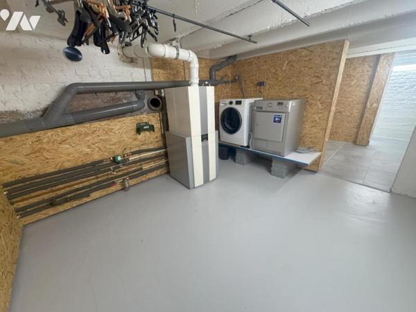 IMMEUBLE A USAGE MIXTE (Commerce et habitation) entièrement rénové à CAMBRAI en centre ville.