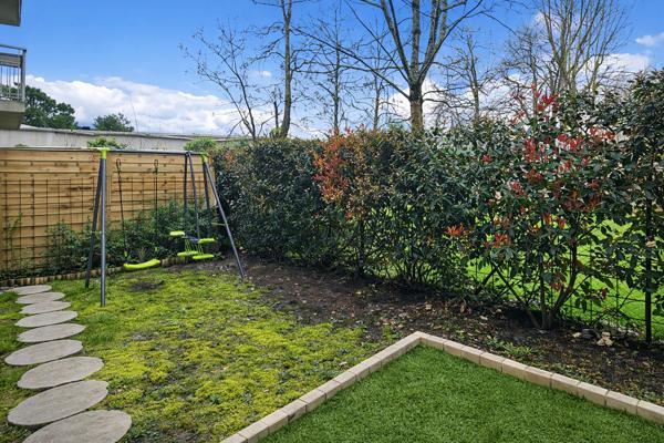 Appartement T3 rénové de 56 m² avec jardin 40m² sans vis-à-vis + 1 place de parking - Résidence sécurisée et calme - EYSINES