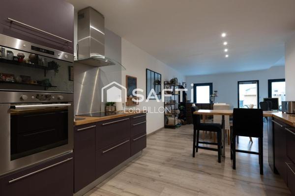 Maison de 124,5 m² avec patio et stationnement