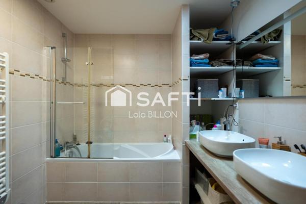 Maison de 124,5 m² avec patio et stationnement