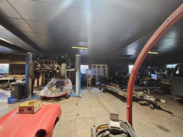 Murs Commerciaux Garage ,chalet d'habitation sur terrain constructible