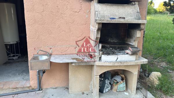Grasse PLASCASSIER– Maison de plain-pied de 112 m² avec annexes incluse terrain plat 2000 m2 Grasse (06130)