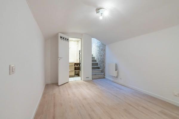 Appartement à vendre    2 pièces • 18,19 m2 Vincennes