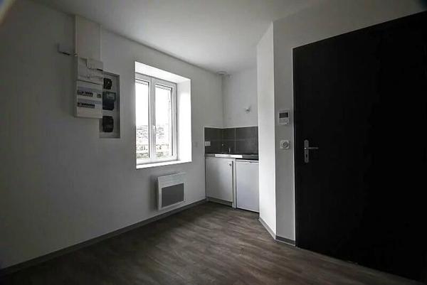 Location                                                      Appartement
                        
                     1 pièces                      23 m2                     à Saint-Chamond