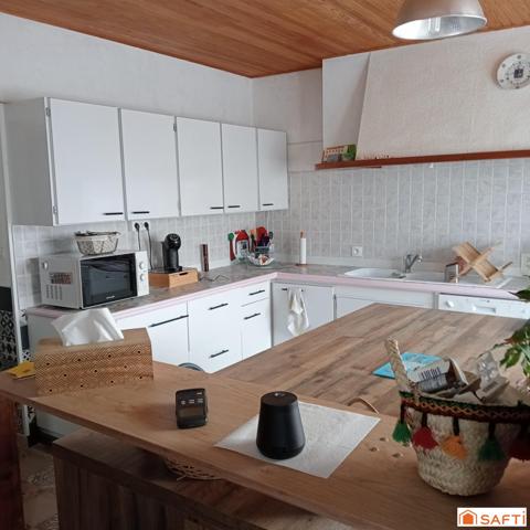 Belle maison avec une histoire qui va vous plaire . bien rénové