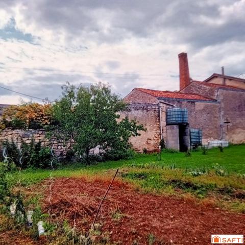 Belle maison avec une histoire qui va vous plaire . bien rénové