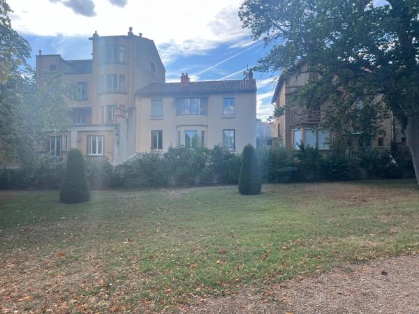 Appartement en duplex avec terrasse et vue sur le parc de la Victoire