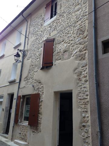 À LOUER – Maison de village en pierre