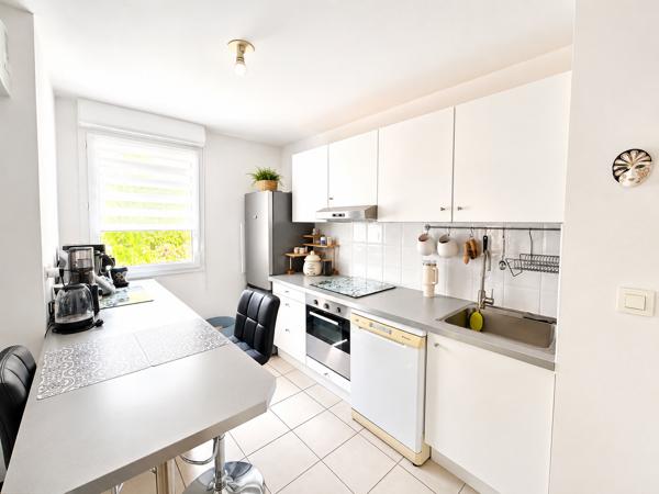 Appartement
         3 pièces
        - 63 m² 228 000 € *