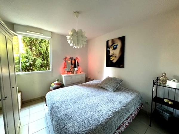 Appartement
         3 pièces
        - 63 m² 228 000 € *