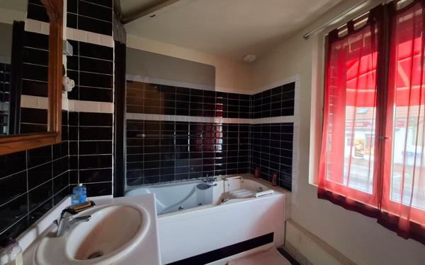 Maison à vendre    7 pièces • 190 m2 Cuise-la-Motte