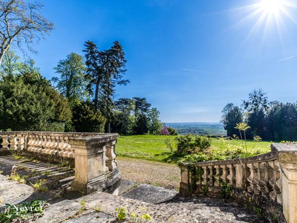 Château et dépendance proche Lyon