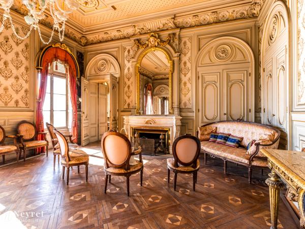 Château et dépendance proche Lyon