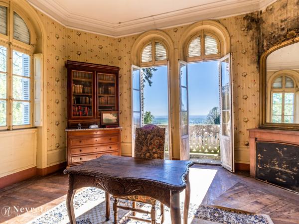 Château et dépendance proche Lyon