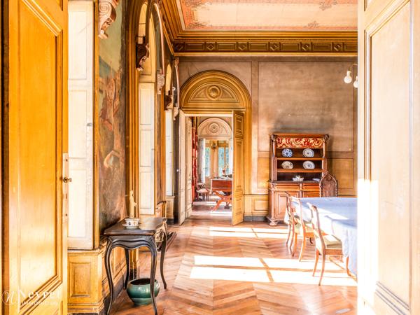 Château et dépendance proche Lyon