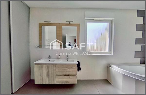 Magnifique maison contemporaine, 4 chambres + espace jeux, grande terrasse bien orientée, double garage, laboratoire de cuisine