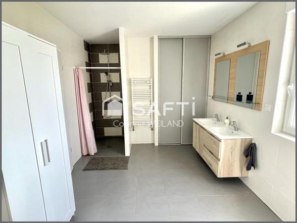 Magnifique maison contemporaine, 4 chambres + espace jeux, grande terrasse bien orientée, double garage, laboratoire de cuisine