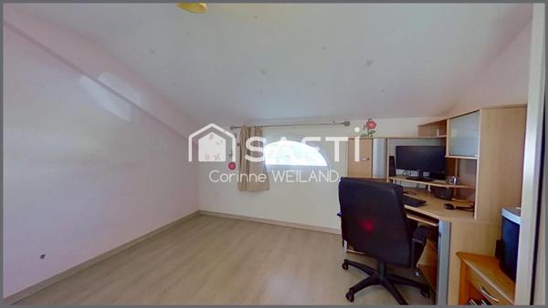 Magnifique maison contemporaine, 4 chambres + espace jeux, grande terrasse bien orientée, double garage, laboratoire de cuisine