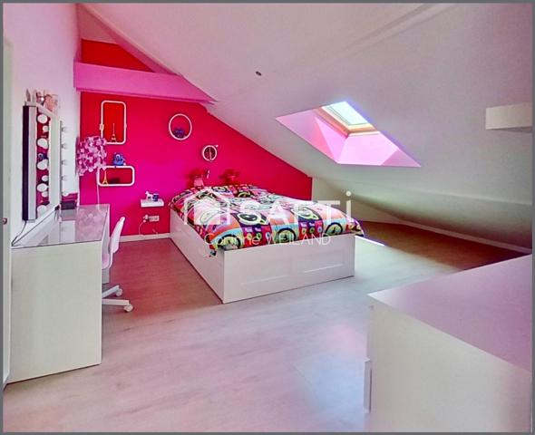 Magnifique maison contemporaine, 4 chambres + espace jeux, grande terrasse bien orientée, double garage, laboratoire de cuisine