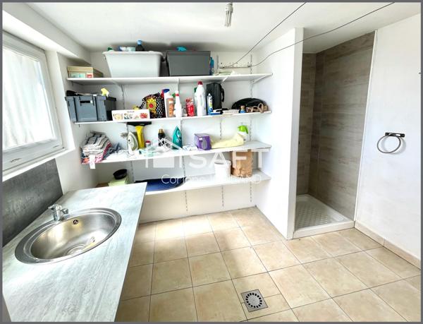 Magnifique maison contemporaine, 4 chambres + espace jeux, grande terrasse bien orientée, double garage, laboratoire de cuisine