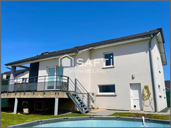 Magnifique maison contemporaine, 4 chambres + espace jeux, grande terrasse bien orientée, double garage, laboratoire de cuisine