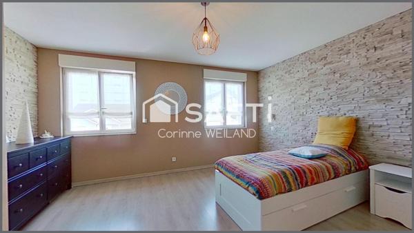 Magnifique maison contemporaine, 4 chambres + espace jeux, grande terrasse bien orientée, double garage, laboratoire de cuisine