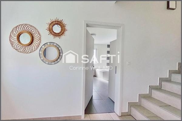 Magnifique maison contemporaine, 4 chambres + espace jeux, grande terrasse bien orientée, double garage, laboratoire de cuisine