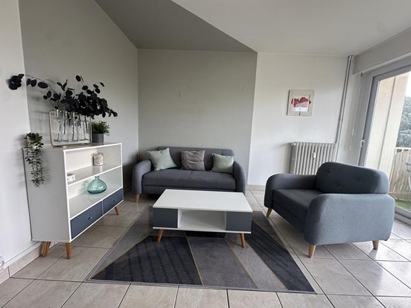 Appartement à Angers 3 chambres avec balcon, belle pièce de vie. Logement meublé