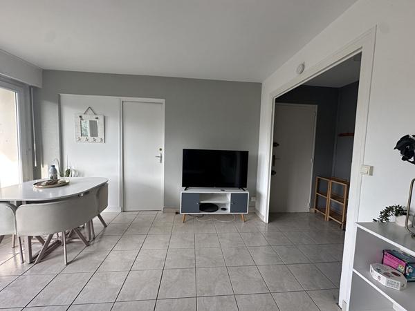 Appartement à Angers 3 chambres avec balcon, belle pièce de vie. Logement meublé