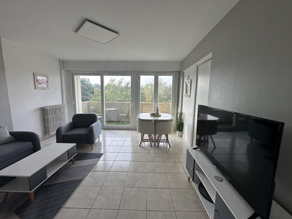 Appartement à Angers 3 chambres avec balcon, belle pièce de vie. Logement meublé