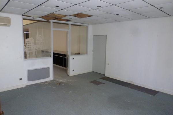 ANGERS – Local professionnel – Doutre / Place Bichon – 67m2
