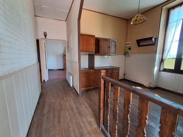 Salon-de-Provence (13300) ZONE PLU UE1 Maison composé de 2 logements type 3 + garages sur terrain de 983 m3