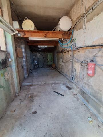 Salon-de-Provence (13300) ZONE PLU UE1 Maison composé de 2 logements type 3 + garages sur terrain de 983 m3