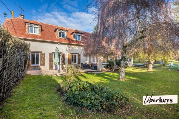 Charmante propriété de 220 m2  avec piscine sur deux parcelles - cadre résidentiel et calme 