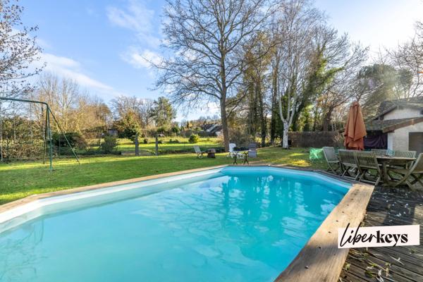 Charmante propriété de 220 m2  avec piscine sur deux parcelles - cadre résidentiel et calme 