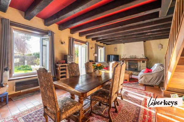 Charmante propriété de 220 m2  avec piscine sur deux parcelles - cadre résidentiel et calme 