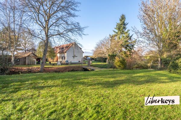 Charmante propriété de 220 m2  avec piscine sur deux parcelles - cadre résidentiel et calme 