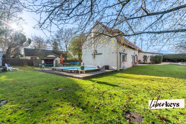 Charmante propriété de 220 m2  avec piscine sur deux parcelles - cadre résidentiel et calme 