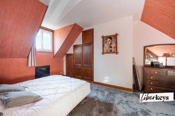 Charmante propriété de 220 m2  avec piscine sur deux parcelles - cadre résidentiel et calme 