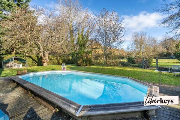 Charmante propriété de 220 m2  avec piscine sur deux parcelles - cadre résidentiel et calme 