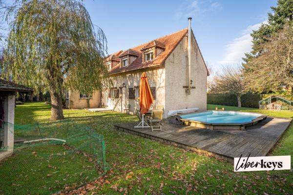 Charmante propriété de 220 m2  avec piscine sur deux parcelles - cadre résidentiel et calme 