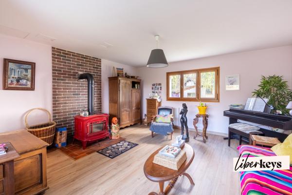 Charmante propriété de 220 m2  avec piscine sur deux parcelles - cadre résidentiel et calme 