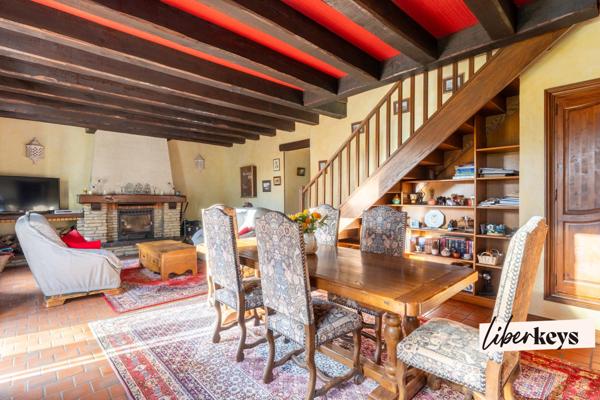 Charmante propriété de 220 m2  avec piscine sur deux parcelles - cadre résidentiel et calme 