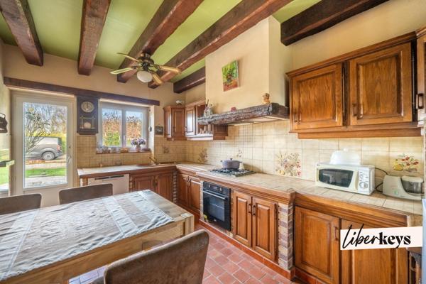 Charmante propriété de 220 m2  avec piscine sur deux parcelles - cadre résidentiel et calme 